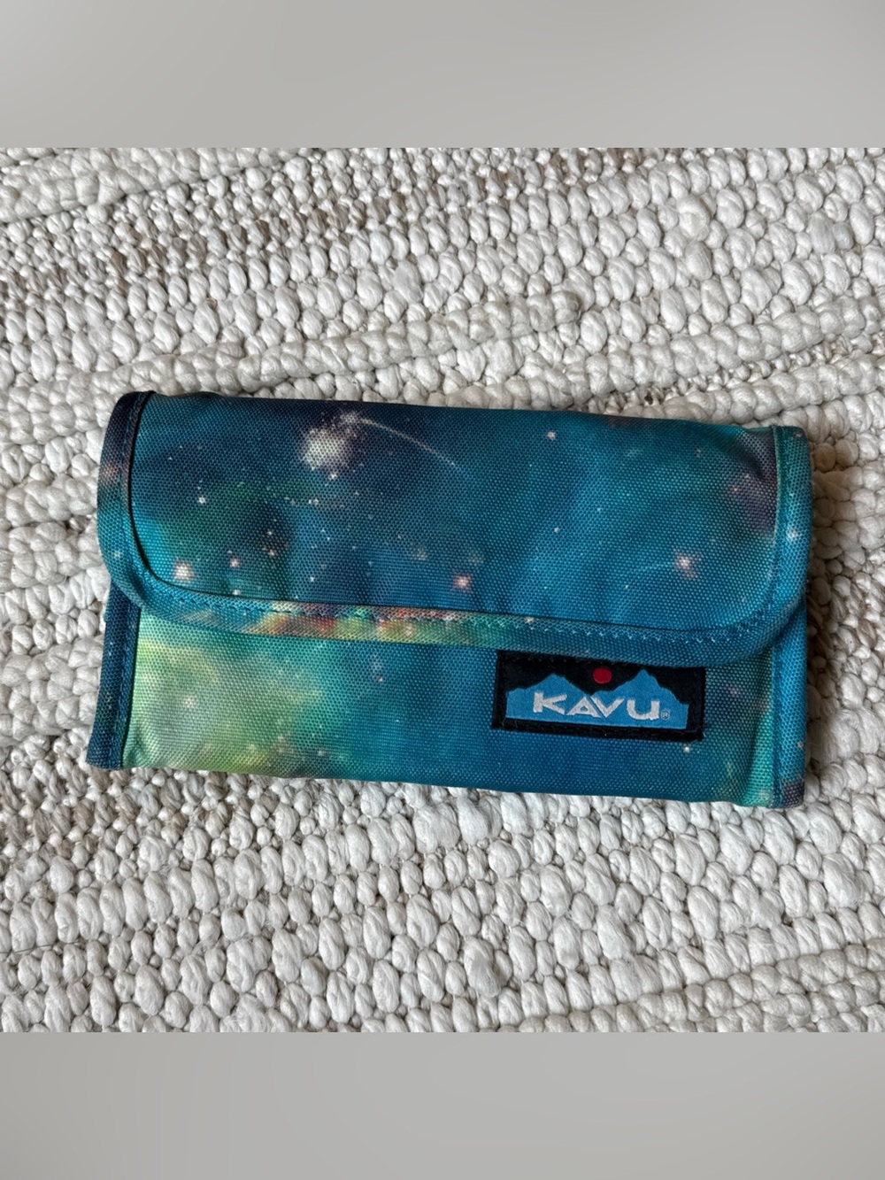 KAVU Mondo Spender Tri-Fold Magnetic Clasp Wallet, Night Watch Star Galaxy